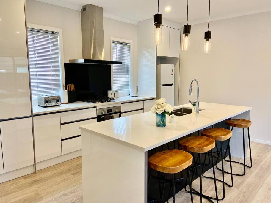 Morden Spacious New House Hamilton Eksteriør billede
