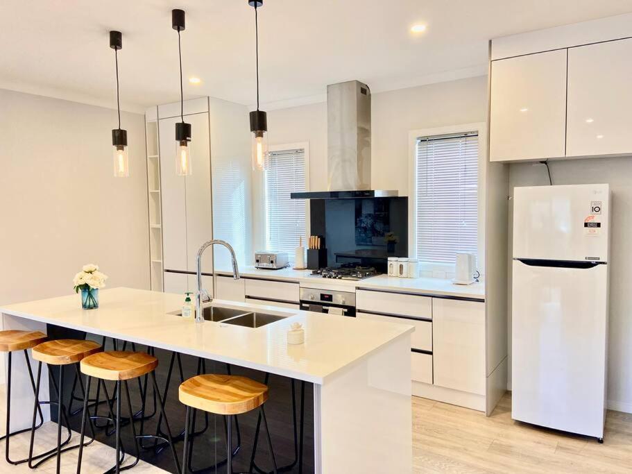 Morden Spacious New House Hamilton Eksteriør billede